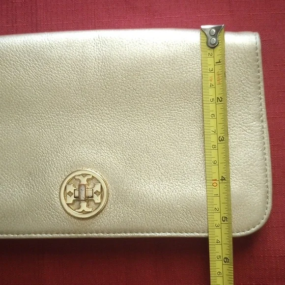 Tory Burch Gold Clutch..No Straps - Picture 3 of 11